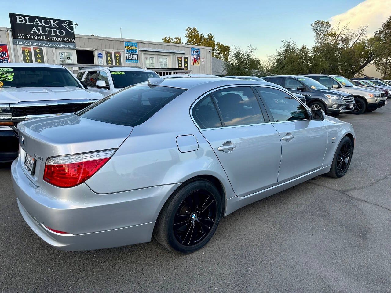 Used 2009 BMW 528i xDrive Sedan AWD/4WD image 8