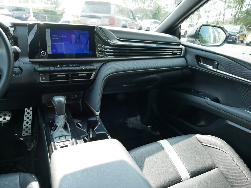 Used 2025 Toyota Camry SE FWD image 14