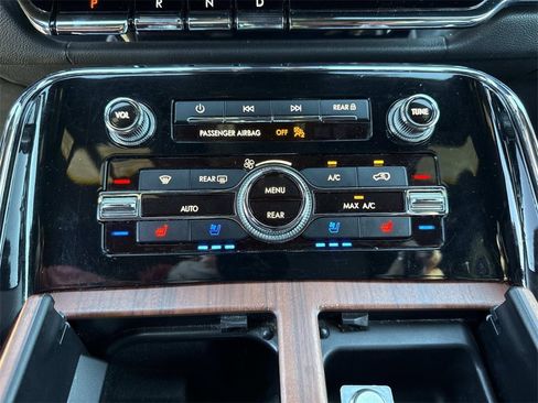 Used 2024 Lincoln Navigator L 4WD image 19