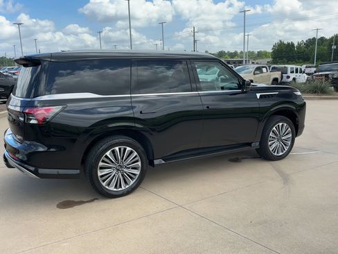 Used 2025 INFINITI QX80 Sensory image 8