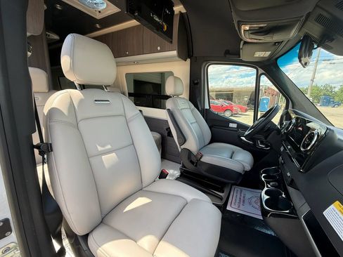 Used 2022 Mercedes-Benz Sprinter 3500 w/ Parking Package image 28