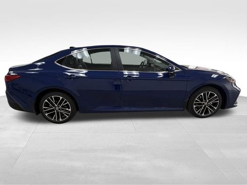Used 2025 Toyota Camry XLE w/ Premium Plus Package image 6