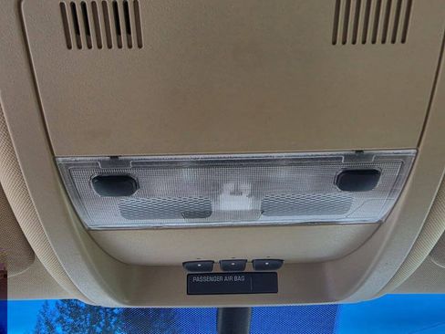 Used 2011 Chevrolet Avalanche LTZ AWD/4WD image 25