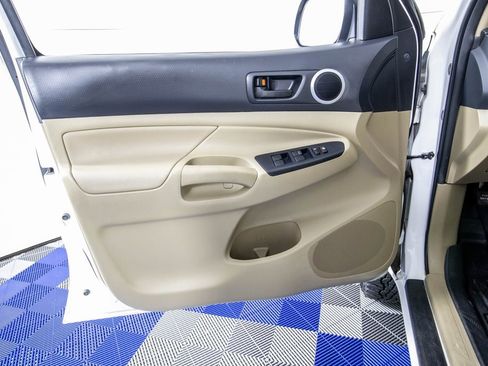 Used 2012 Toyota Tacoma PreRunner w/ SR5 Pkg image 12