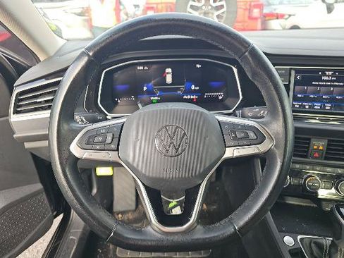 Used 2024 Volkswagen Jetta SE FWD image 7