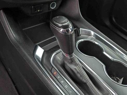 Used 2020 Chevrolet Traverse LT image 29