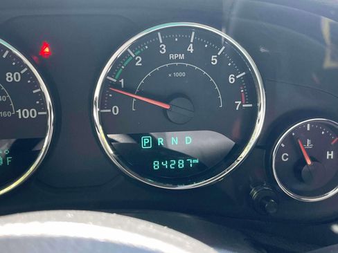 Used 2015 Jeep Wrangler Unlimited Sahara w/ Connectivity Group AWD/4WD image 25