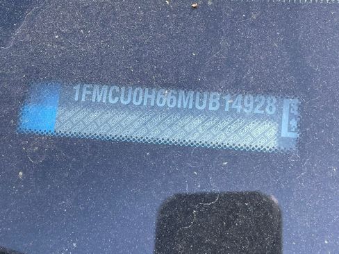 Used 2021 Ford Escape SEL image 3