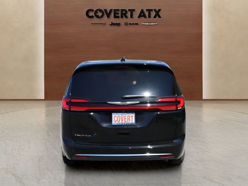 New 2026 Chrysler Pacifica Select image 4