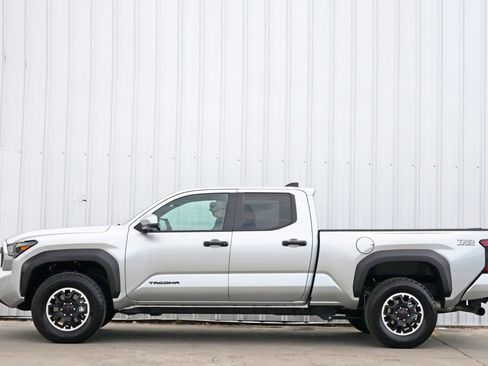 Used 2025 Toyota Tacoma TRD Off-Road image 45