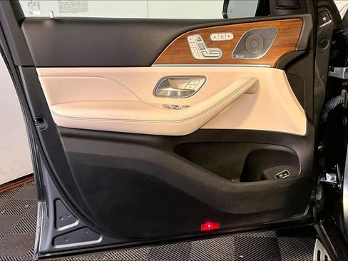 Used 2023 Mercedes-Benz GLS 450 4MATIC image 22