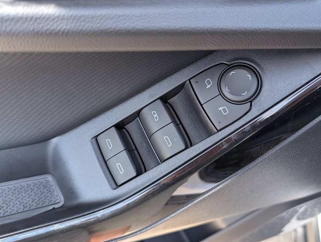 New 2027 Chevrolet Equinox LT w/ Safety and Technology Package FWD image 13