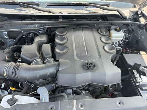 Used 2018 Toyota 4Runner Limited AWD/4WD image 23
