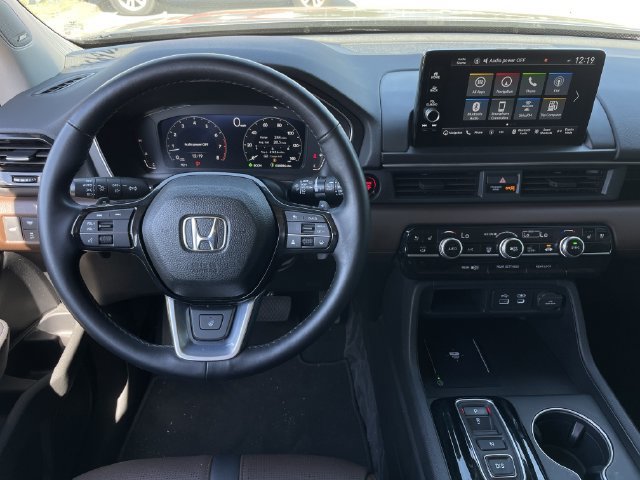 Used 2025 Honda Pilot Elite image 11