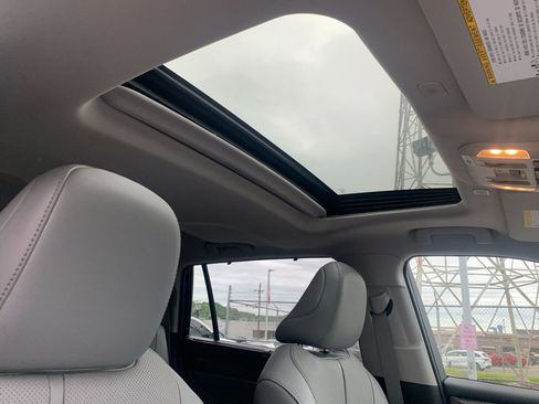 New 2026 Toyota Highlander Limited AWD/4WD image 19