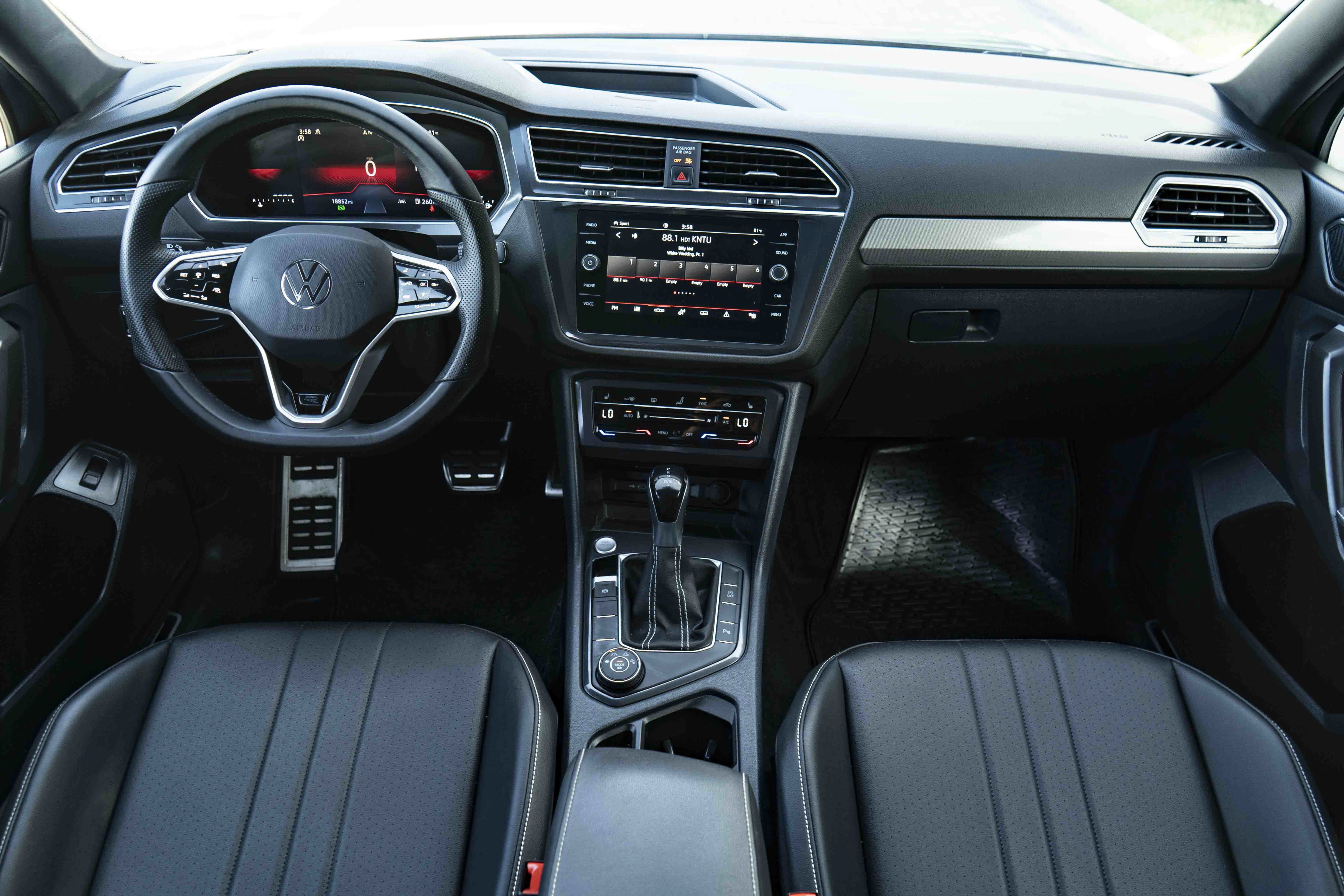 Certified 2024 Volkswagen Tiguan SE R-Line AWD/4WD image 24