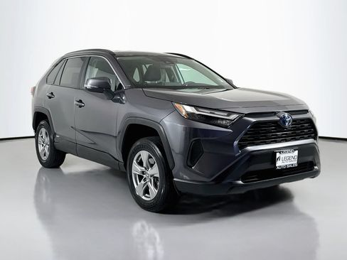 Used 2023 Toyota RAV4 LE AWD/4WD image 4