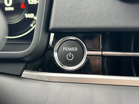 New 2025 Mitsubishi Outlander SE image 24