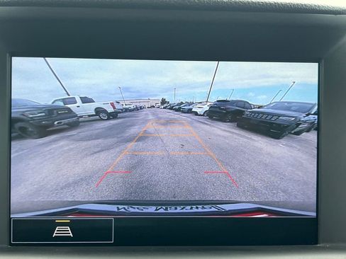 Used 2024 GMC Terrain SLT image 9