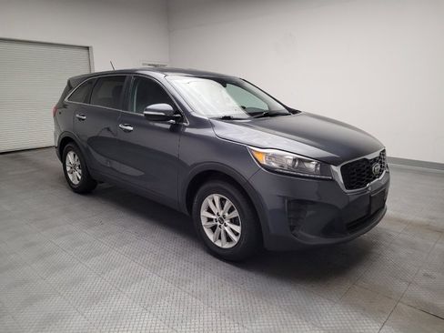 Used 2020 Kia Sorento LX image 11
