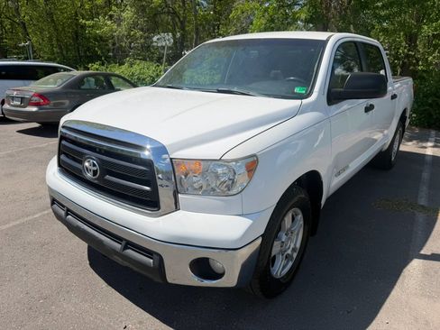 Used 2012 Toyota Tundra 4x4 CrewMax w/ Tow Pkg image 1