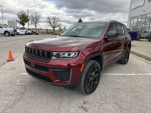 New 2026 Jeep Grand Cherokee Altitude image 12