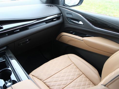 Used 2024 Cadillac Escalade Sport image 36