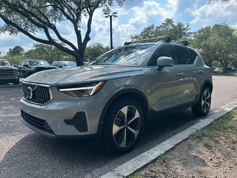 Used 2025 Volvo XC40 B5 Core w/ Protection Package Premier AWD/4WD image 2