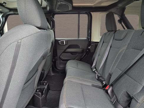 Used 2025 Jeep Wrangler Unlimited Sahara AWD/4WD image 13