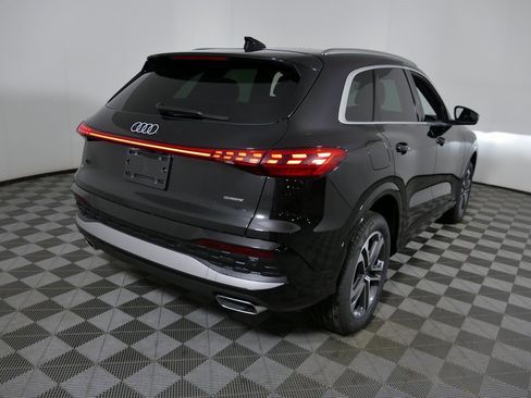 New 2025 Audi Q5 Premium image 3
