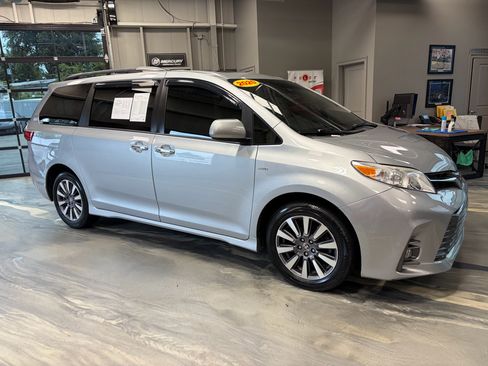 Used 2020 Toyota Sienna XLE Premium AWD/4WD image 33