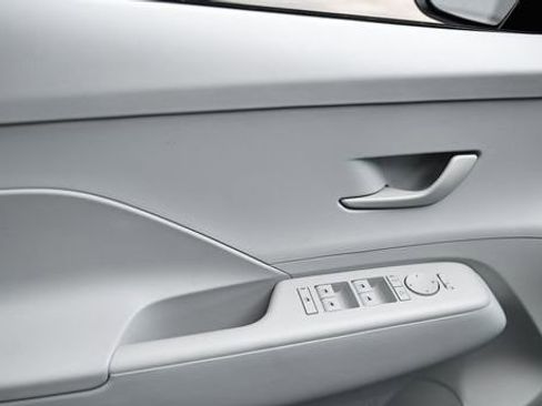 New 2026 Hyundai Kona SE image 7