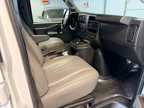 Used 2020 Chevrolet Express 3500 Extended w/ Driver Convenience Package RWD image 11