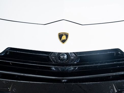 Used 2024 Lamborghini Urus Performante image 16