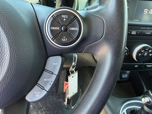 Used 2016 Kia Soul + FWD image 17