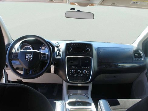 Used 2012 Dodge Grand Caravan SXT FWD image 7