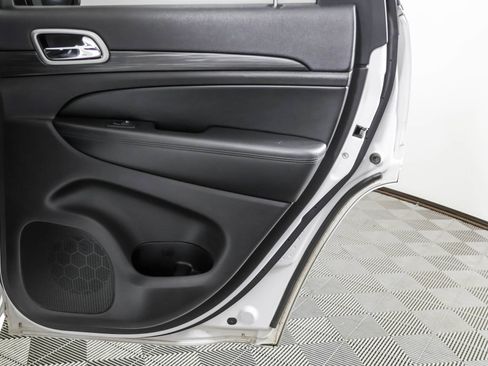 Used 2019 Jeep Grand Cherokee Altitude RWD image 42