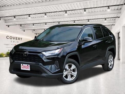 Used 2025 Toyota RAV4 XLE FWD image 3