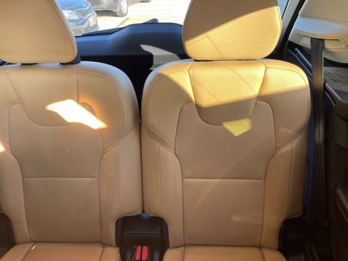 Used 2016 Volvo XC90 T6 Momentum w/ Momentum Plus Package image 4