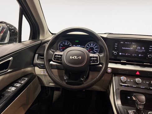 Used 2023 Kia Carnival LX image 13