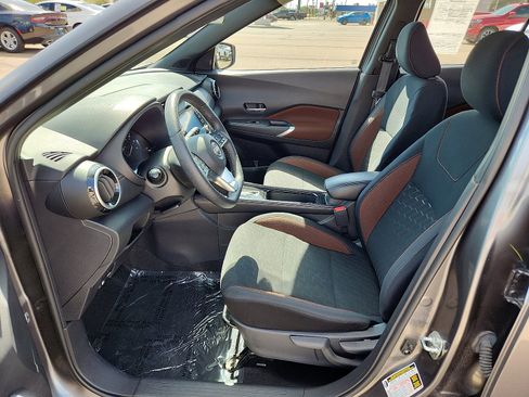 Used 2024 Nissan Kicks SR image 11