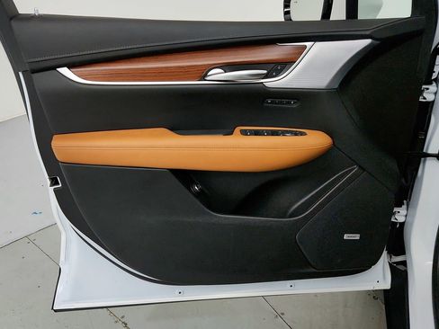 Certified 2025 Cadillac XT5 Premium Luxury w/ LPO, Floor Liner Package AWD/4WD image 16
