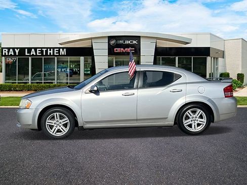 Used 2010 Dodge Avenger R/T FWD image 2