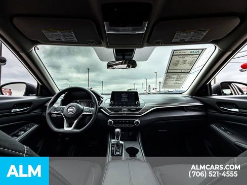 Used 2025 Nissan Altima 2.5 SV FWD image 17