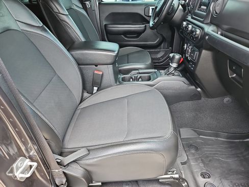 Used 2021 Jeep Gladiator Mojave AWD/4WD image 13