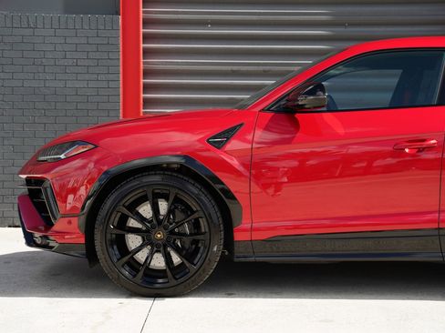 Used 2023 Lamborghini Urus S image 3
