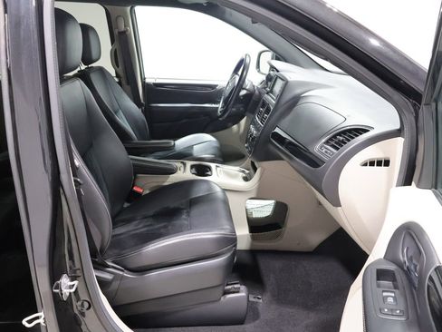 Used 2018 Dodge Grand Caravan SXT FWD image 25