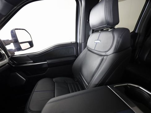 Used 2025 Ford F450 Platinum w/ FX4 Off-Road Package image 44