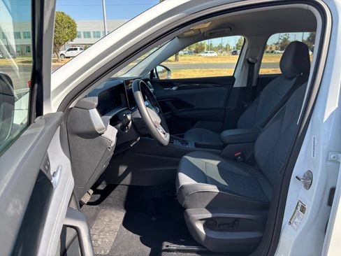 Used 2026 Volkswagen Tiguan SE AWD/4WD image 28