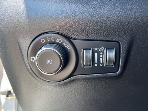 Used 2024 Jeep Compass Latitude AWD/4WD image 29